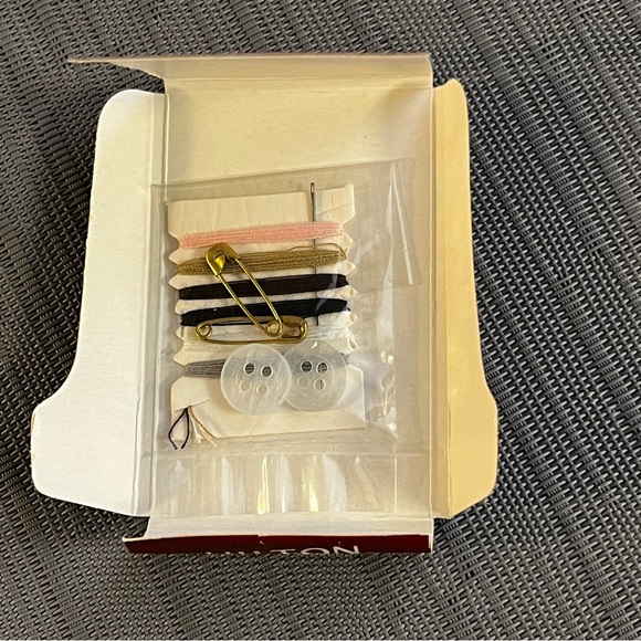 Vintage Set of Hilton Hotel Sewing Kits Unused - Set of 15 - Picture 4 of 10